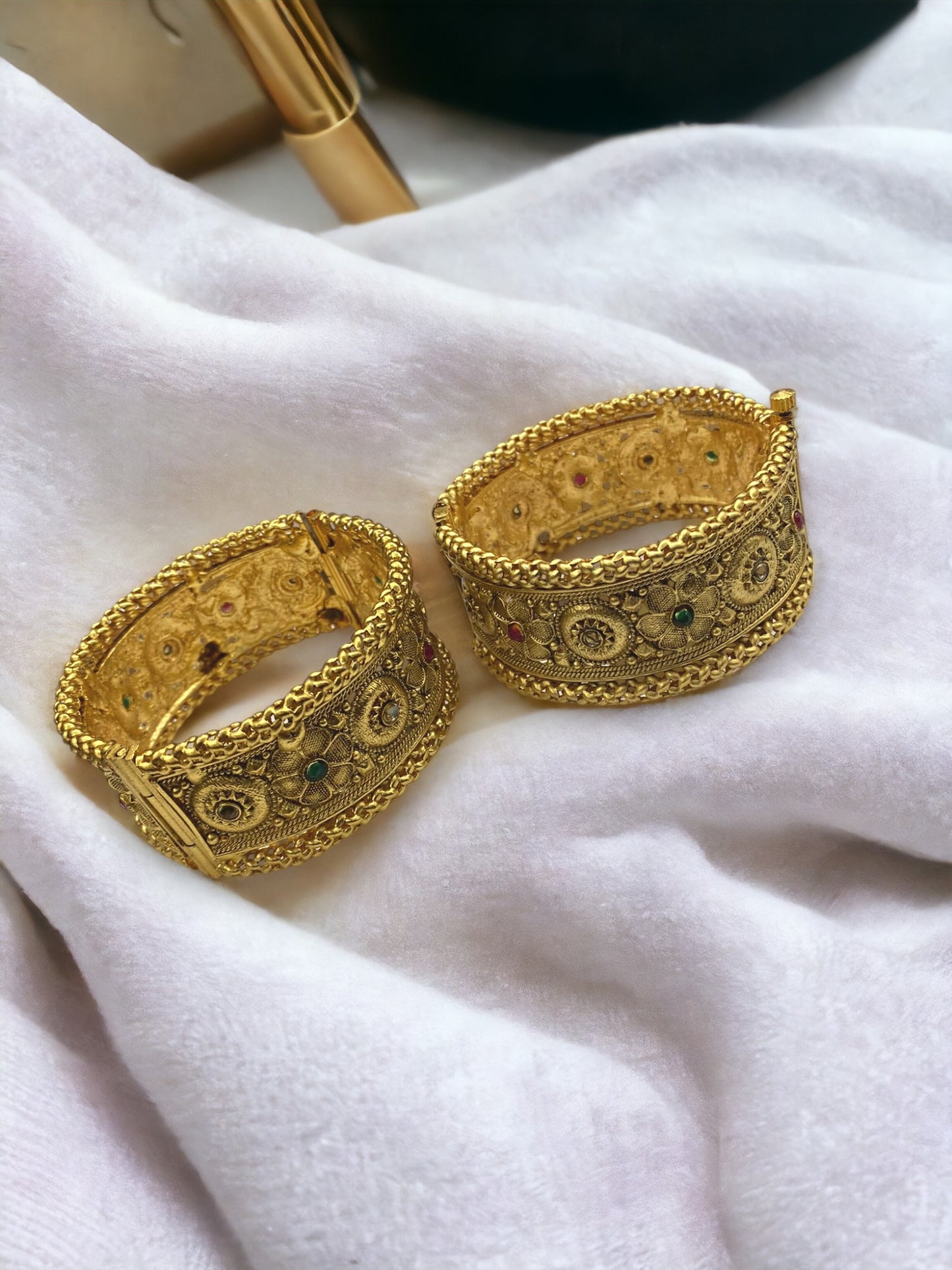 The Elegance of Indian Gold-Plated Bangles: Tradition Meets Modernity